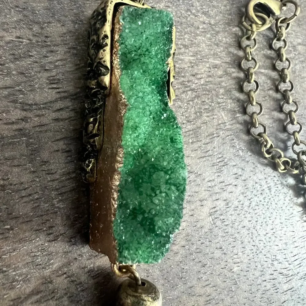 Vibrant Green Druzy Agate Gold Tone Bar Pendant Necklace with Fringe